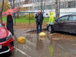 Антипарковочные полусферы установили рядом с детским садом в микрорайоне им. Аверьянова