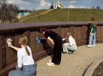 В Дмитрове студенты-медики облагородили мемориалы в память о героях войны