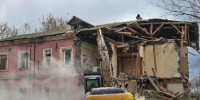 Дом‑ветеран уходит на покой: в поселке Деденево разбирают аварийную двухэтажку 1951 года - Regions.Ru