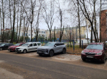 Во дворах на улице Аверьянова решат проблему подтопления парковки